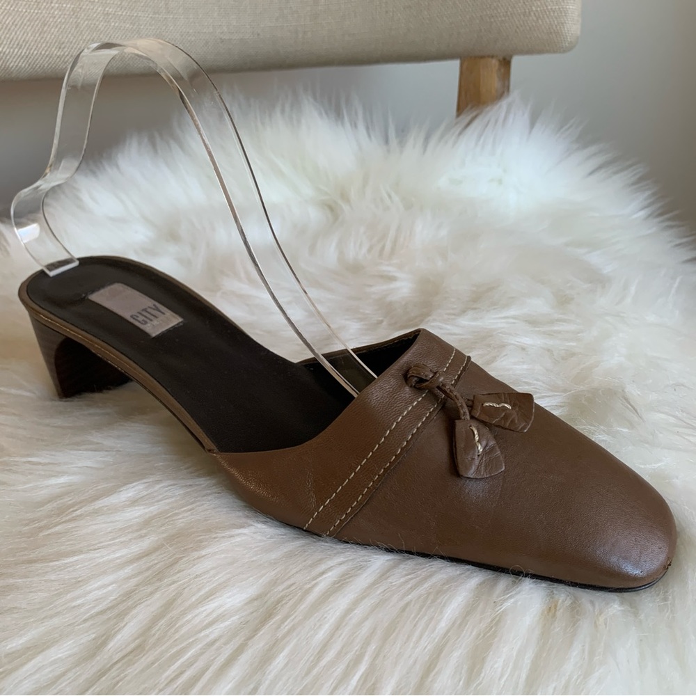 DKNY City Woman’s Brown Leather Slip On Heel Mule Shoe Size 9